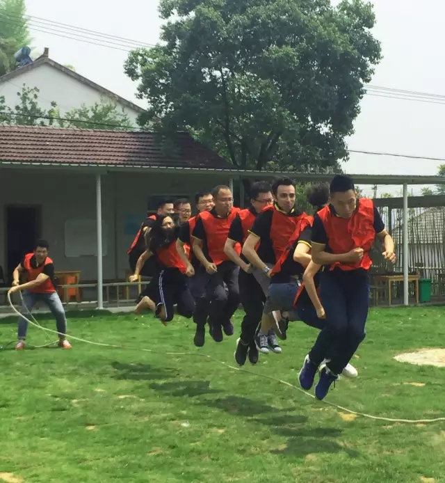 “向妄想启程” 人生就是博官网销售团建活动美满开放